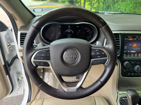Used 2017 Jeep Grand Cherokee Overland AWD/4WD image 28