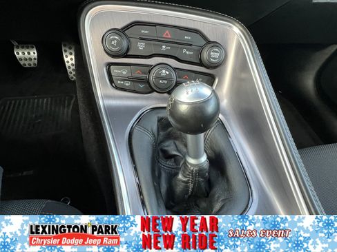 Used 2016 Dodge Challenger R/T image 21