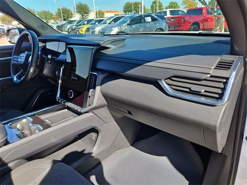 Used 2025 GMC Acadia Elevation image 28