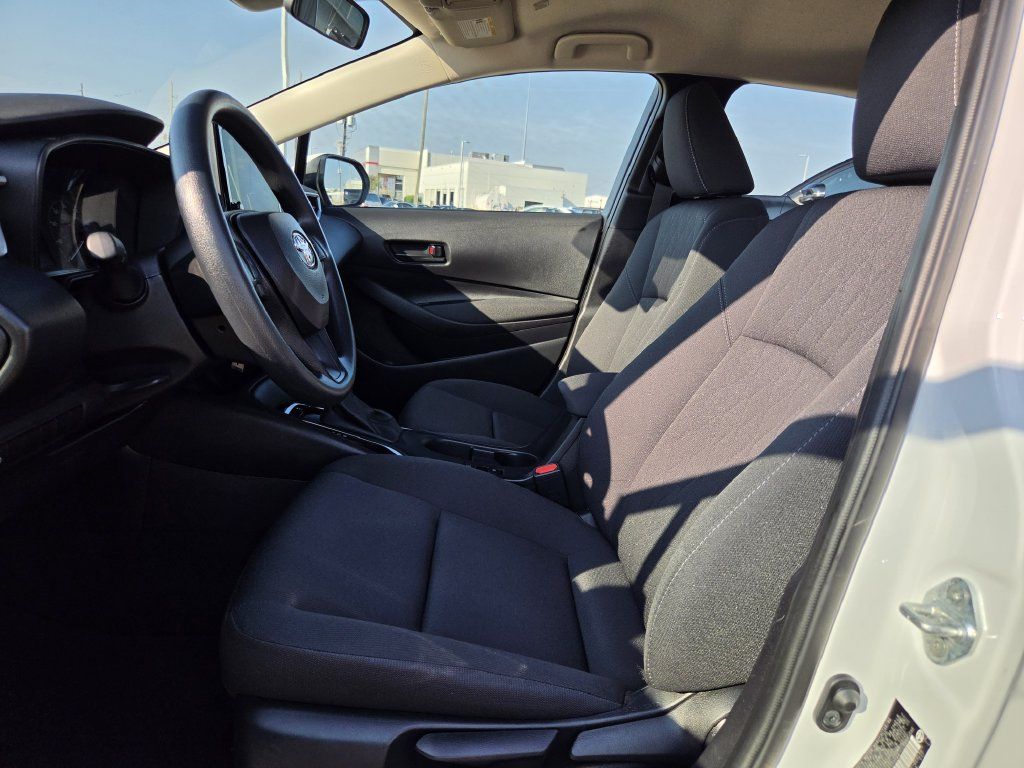 Used 2025 Toyota Corolla LE FWD image 25