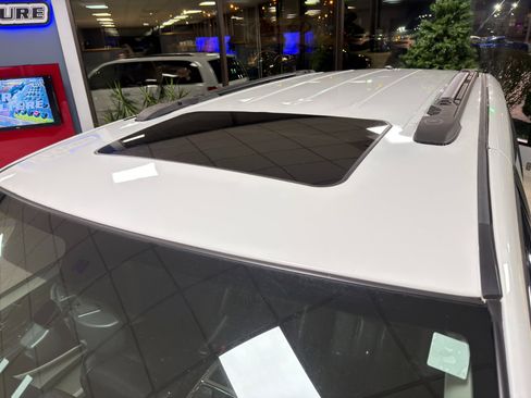 Used 2016 Chrysler Town & Country Touring-L image 64