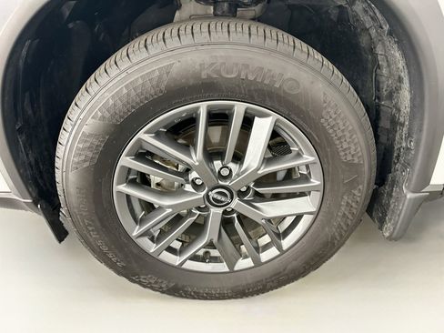 Used 2025 Nissan Rogue S AWD/4WD image 34