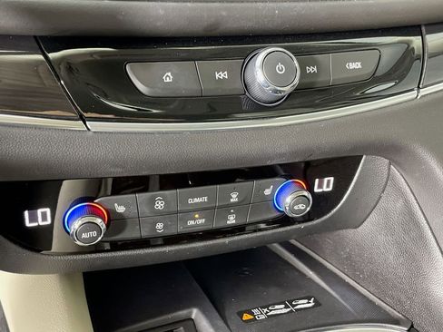 Used 2022 Buick Enclave Essence w/ Sport Touring Edition image 17