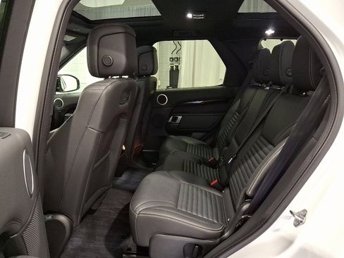 Certified 2025 Land Rover Discovery S image 10