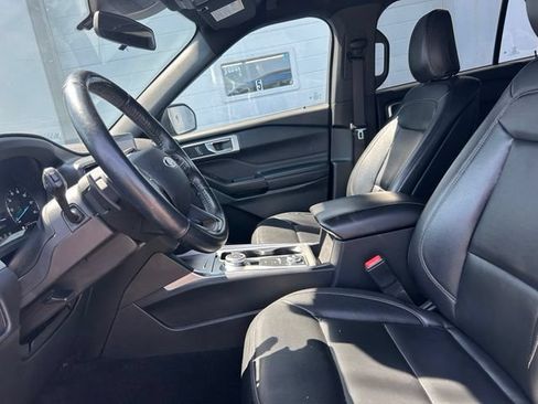 Used 2020 Ford Explorer XLT w/ Equipment Group 202A AWD/4WD image 8
