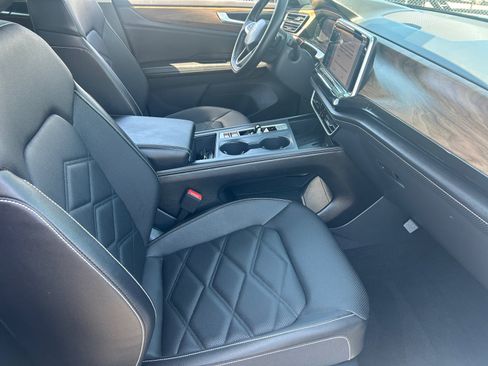 Used 2025 Volkswagen Atlas SE AWD/4WD image 19