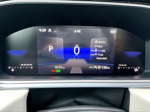 Certified 2025 Volkswagen Taos SE w/ Panoramic Sunroof Package image 23