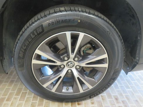 Used 2016 Toyota Highlander XLE FWD image 10