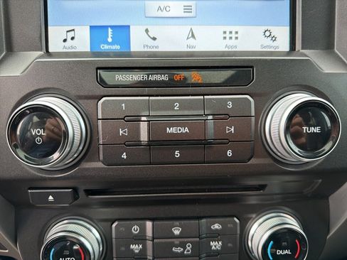 Used 2018 Ford F150 Platinum w/ Equipment Group 701A Luxury image 43