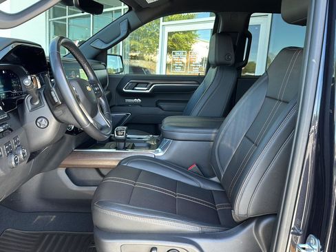 Used 2023 Chevrolet Silverado 1500 High Country w/ Technology Package image 8