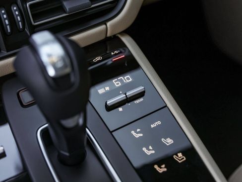 Certified 2026 Porsche Macan AWD/4WD image 28