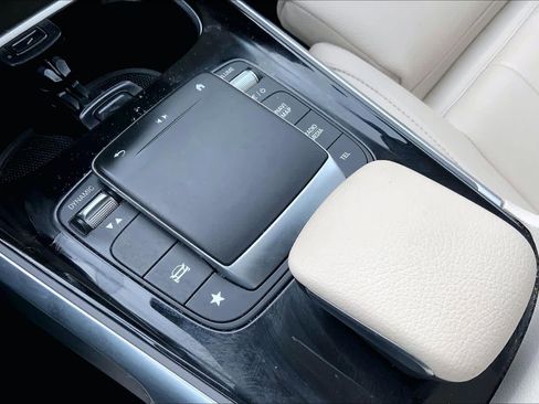 Used 2023 Mercedes-Benz GLB 250 image 35