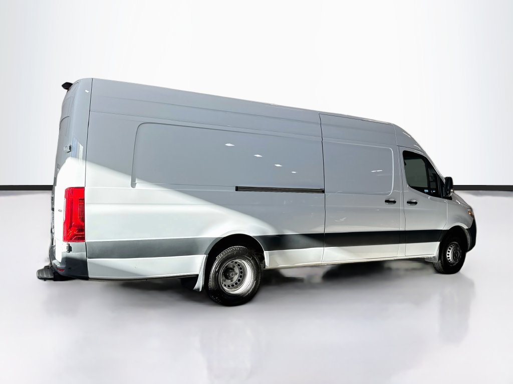Used 2023 Mercedes-Benz Sprinter 4500 image 5