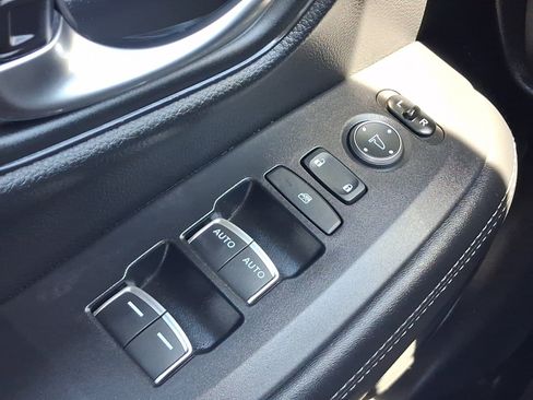 Used 2024 Honda HR-V EX-L image 13