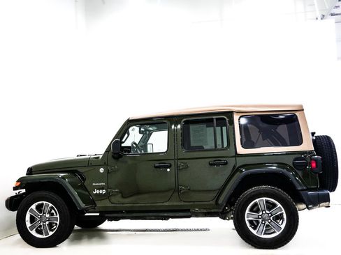 Used 2022 Jeep Wrangler Unlimited Sahara w/ Cold Weather Group AWD/4WD image 6