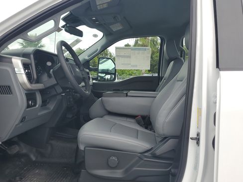 New 2026 Ford F250 XL w/ XL Chrome Package image 17