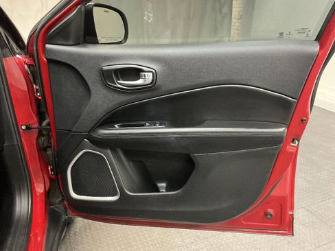 Used 2020 Jeep Compass Latitude image 33