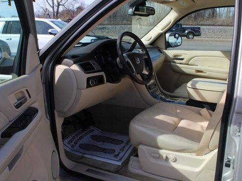 Used 2007 Cadillac Escalade EXT w/ Information Package AWD/4WD image 15