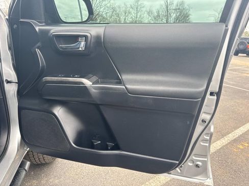 Used 2021 Toyota Tacoma TRD Off-Road w/ Technology Package image 21