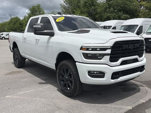 Used 2025 RAM 2500 Laramie AWD/4WD image 9