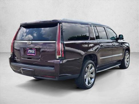 Used 2017 Cadillac Escalade ESV Luxury RWD image 5