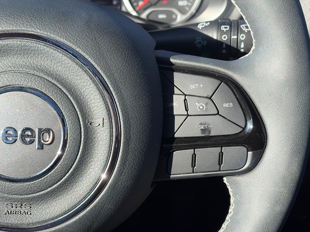 Used 2021 Jeep Renegade Latitude w/ Sun & Sound Group FWD image 26