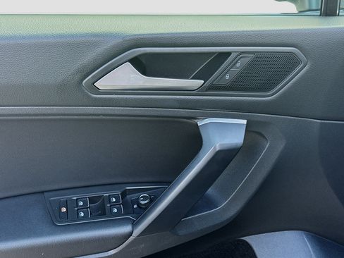 Used 2021 Volkswagen Tiguan SE w/ Panoramic Sunroof Package FWD image 16