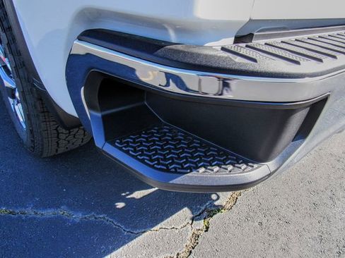 New 2026 GMC Sierra 1500 SLE image 9