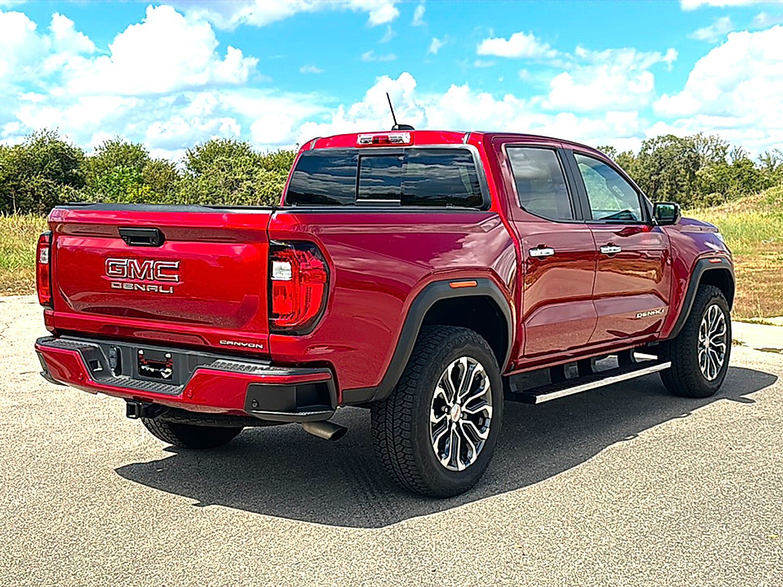 Used 2024 GMC Canyon Denali AWD/4WD image 8