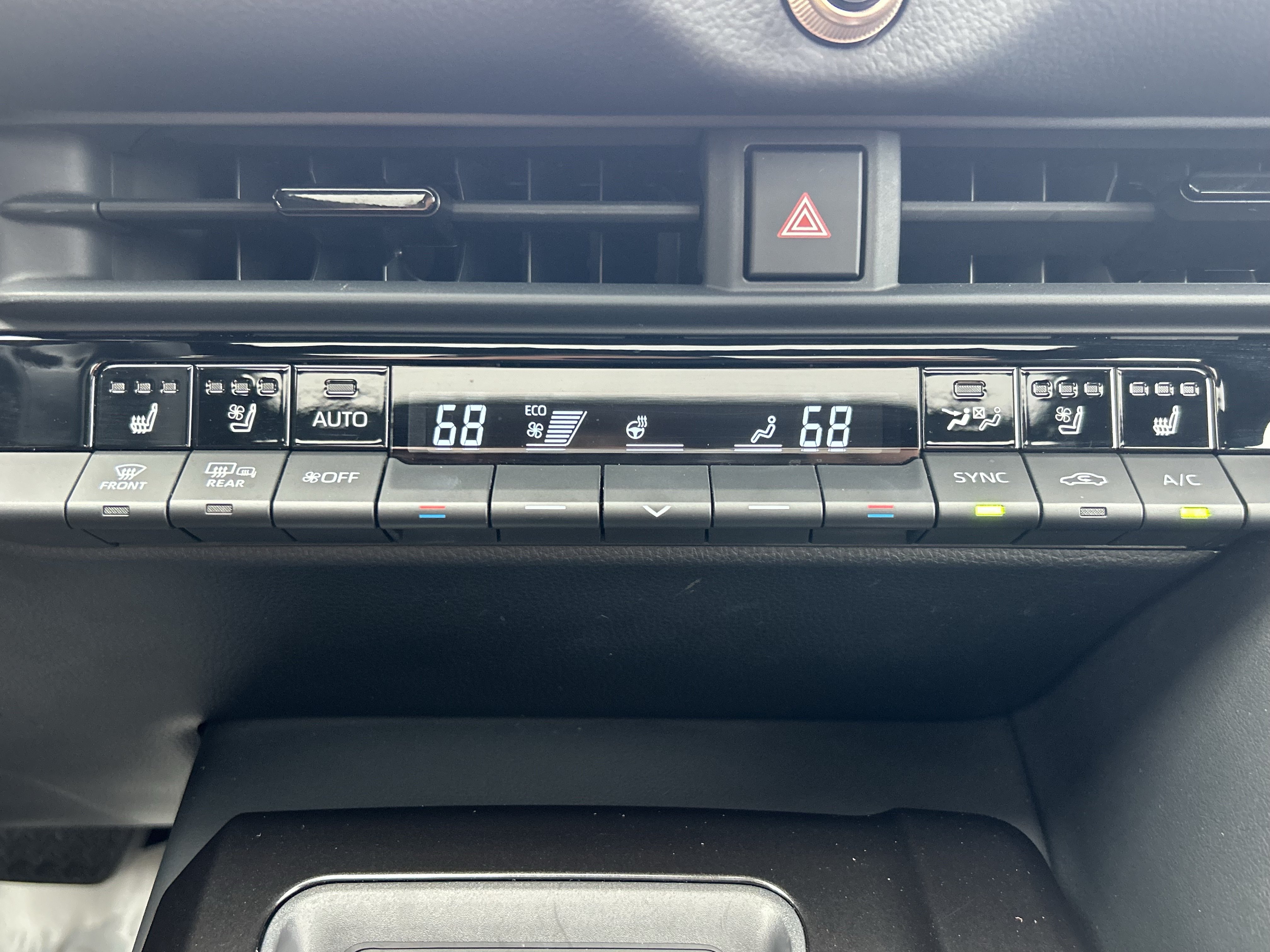 Certified 2025 Toyota Crown Signia AWD/4WD image 32
