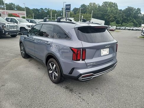 Certified 2023 Kia Sorento S FWD image 5