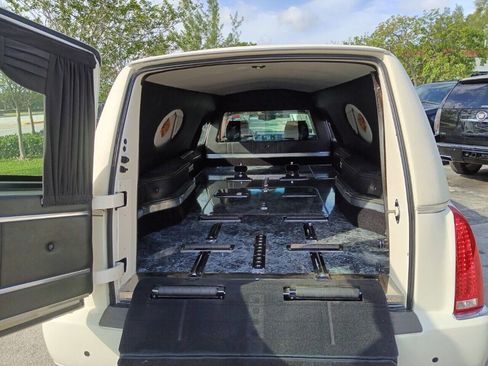 Used 2011 Cadillac DTS Limousine image 9