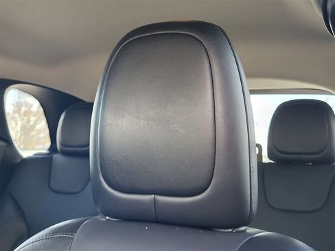 Used 2021 Jeep Cherokee Latitude Lux w/ Comfort/Convenience Group image 14