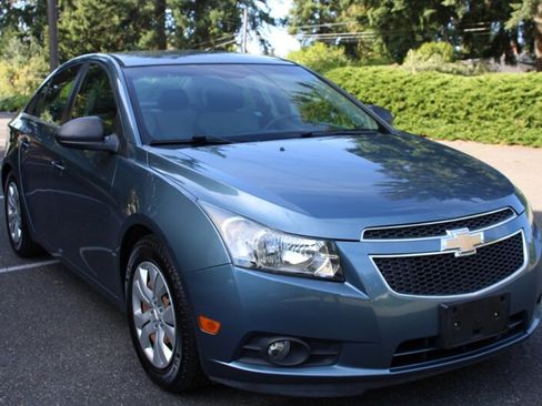 Used 2012 Chevrolet Cruze LS w/ Connectivity Package FWD image 2