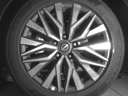 Used 2025 Nissan Altima 2.5 SV FWD image 12