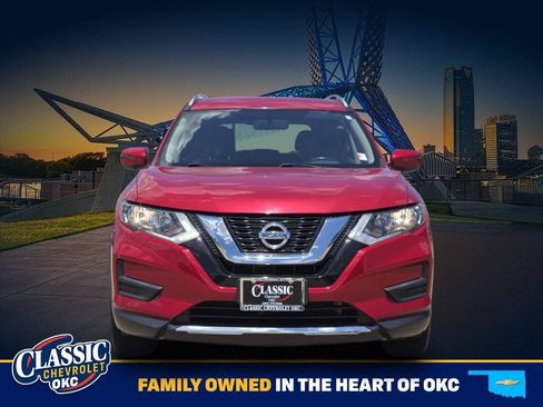 Used 2017 Nissan Rogue SV FWD image 2