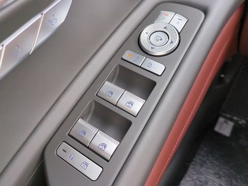 Certified 2025 Genesis GV80 3.5T Prestige AWD/4WD image 23