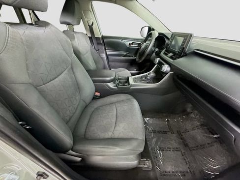 Certified 2021 Toyota RAV4 XLE FWD image 26