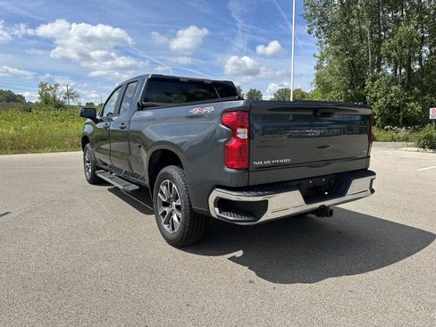 Used 2020 Chevrolet Silverado 1500 LT AWD/4WD image 3