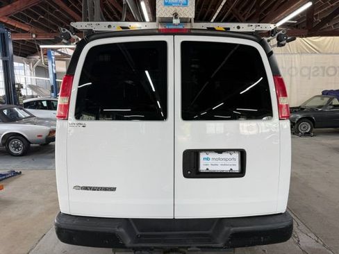Used 2017 Chevrolet Express 2500 Extended RWD image 3