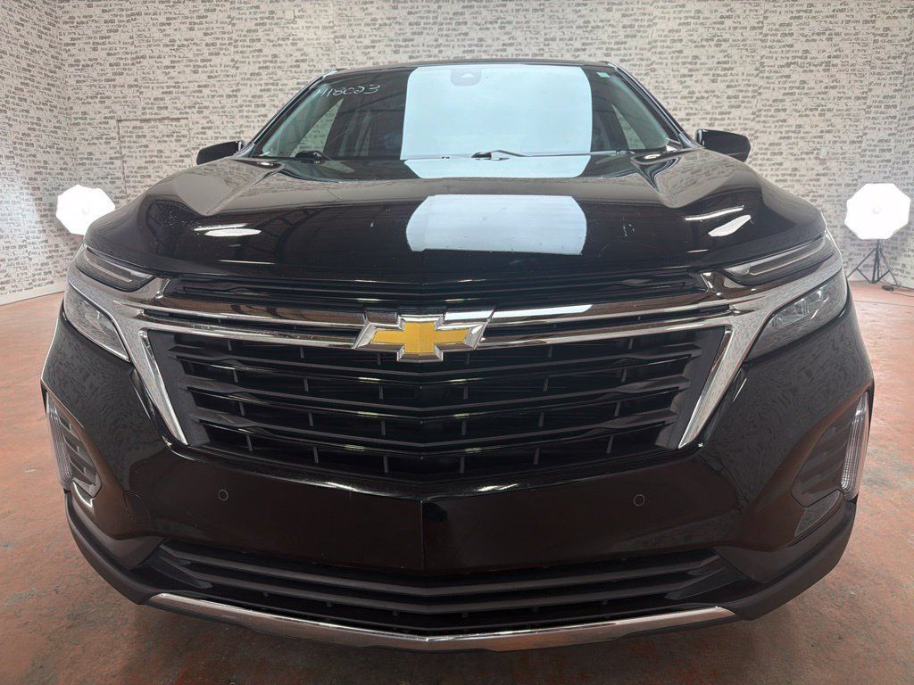 Used 2024 Chevrolet Equinox LT AWD/4WD image 2