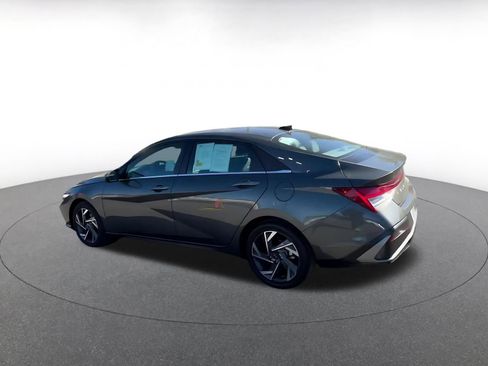 Used 2025 Hyundai Elantra SEL image 10