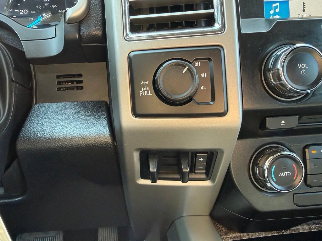 Used 2017 Ford F250 Lariat w/ Chrome Package AWD/4WD image 15
