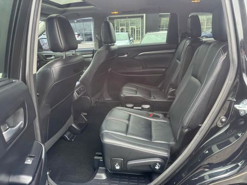 Used 2017 Toyota Highlander SE image 20
