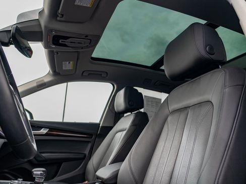 Used 2020 Audi Q5 Premium Plus image 17