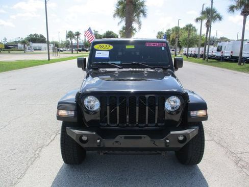 Used 2022 Jeep Gladiator Sport AWD/4WD image 2