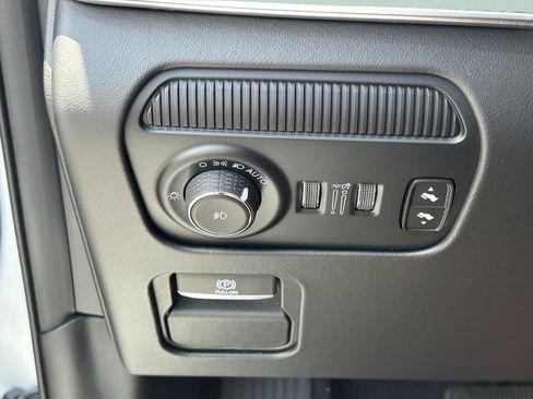 Used 2023 Jeep Grand Wagoneer Series III w/ Rear Seat Video Group 1 AWD/4WD image 31