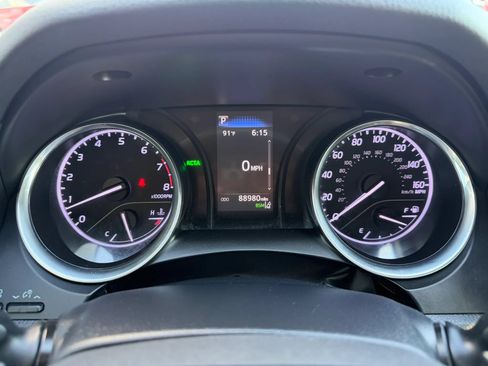 Used 2020 Toyota Camry SE w/ Convenience Package FWD image 33