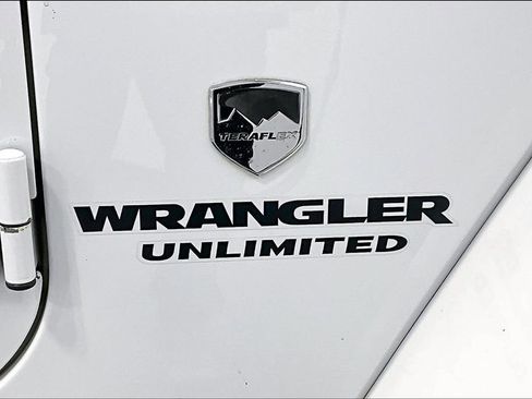 Used 2015 Jeep Wrangler Unlimited Rubicon AWD/4WD image 37