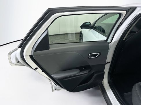 Used 2025 Kia K4 LXS image 27